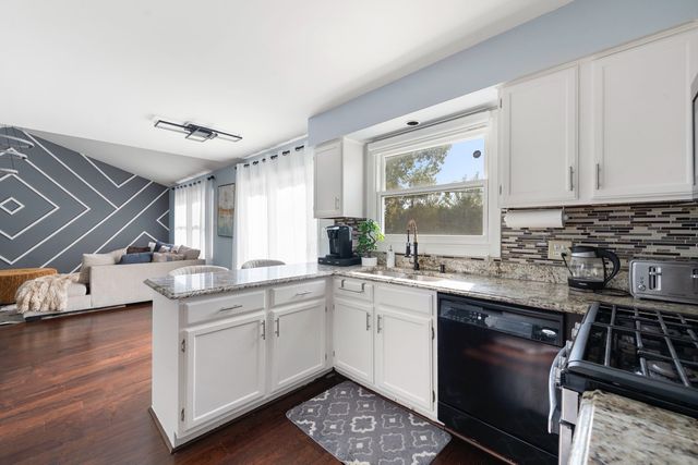 1211 Diane Lane, Elk Grove Village, IL 60007