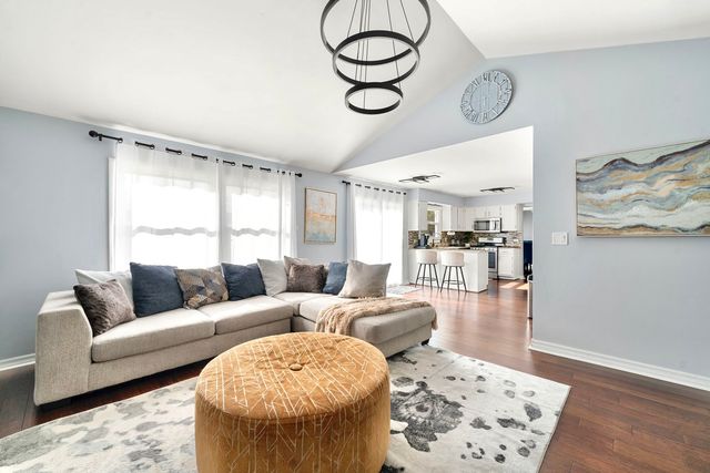 1211 Diane Lane, Elk Grove Village, IL 60007