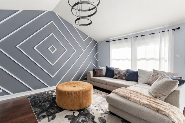 1211 Diane Lane, Elk Grove Village, IL 60007