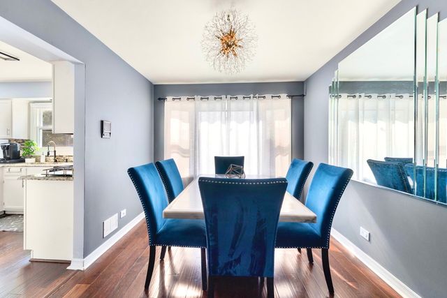 1211 Diane Lane, Elk Grove Village, IL 60007