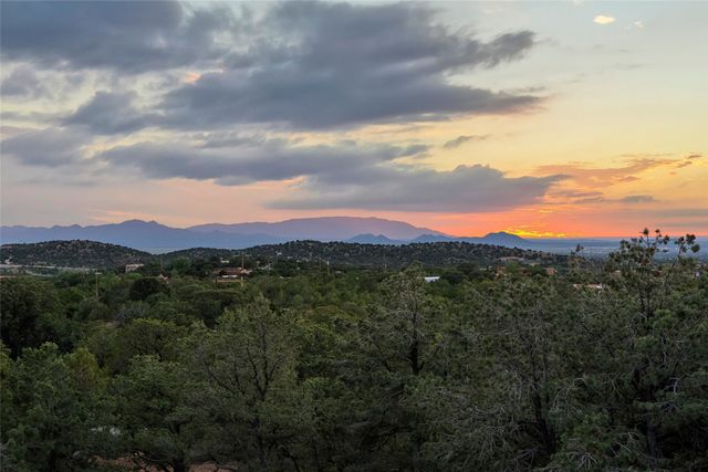 15 Cielo Cumbre Road, Santa Fe, NM 87505
