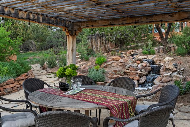 15 Cielo Cumbre Road, Santa Fe, NM 87505