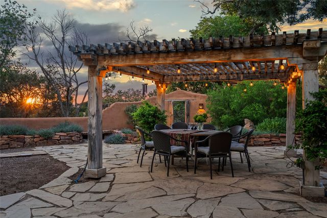 15 Cielo Cumbre Road, Santa Fe, NM 87505