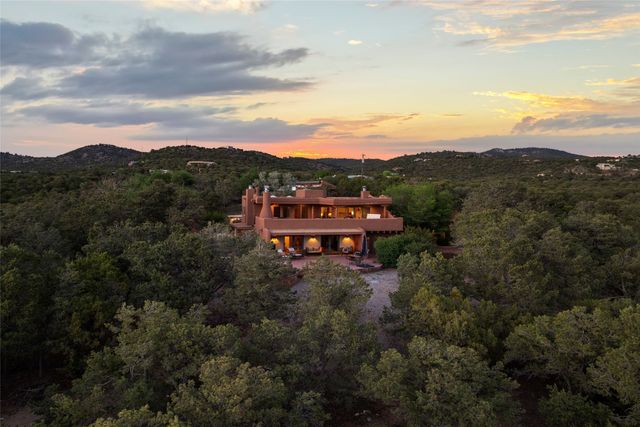 15 Cielo Cumbre Road, Santa Fe, NM 87505