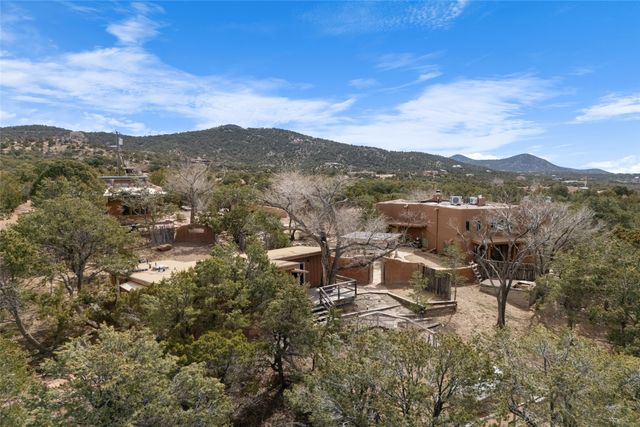 15 Cielo Cumbre Road, Santa Fe, NM 87505