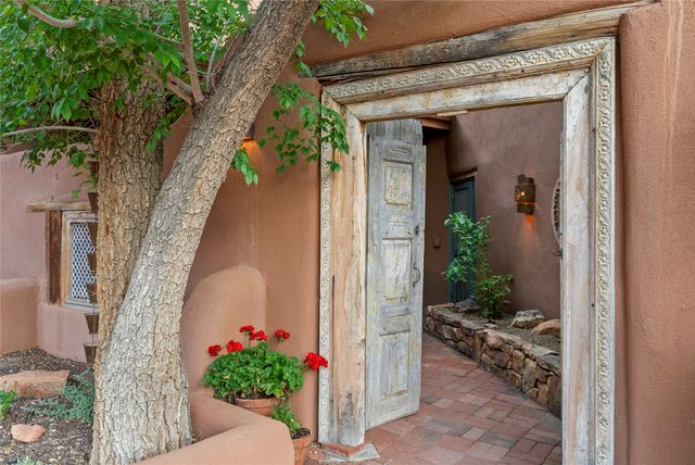 15 Cielo Cumbre Road, Santa Fe, NM 87505