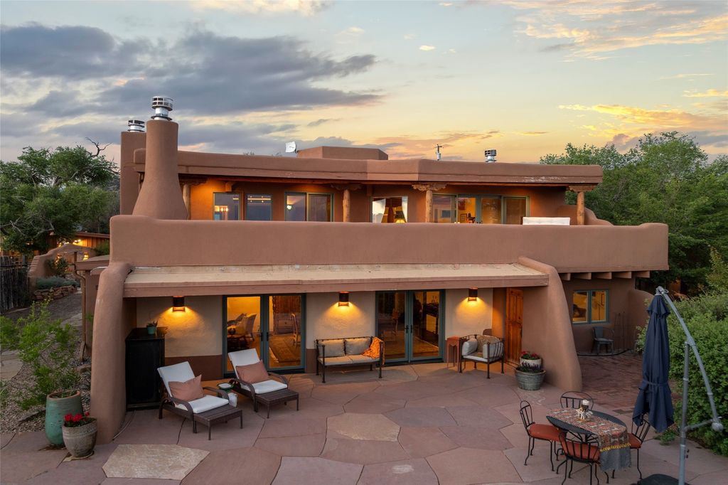 15 Cielo Cumbre Road, Santa Fe, NM 87505