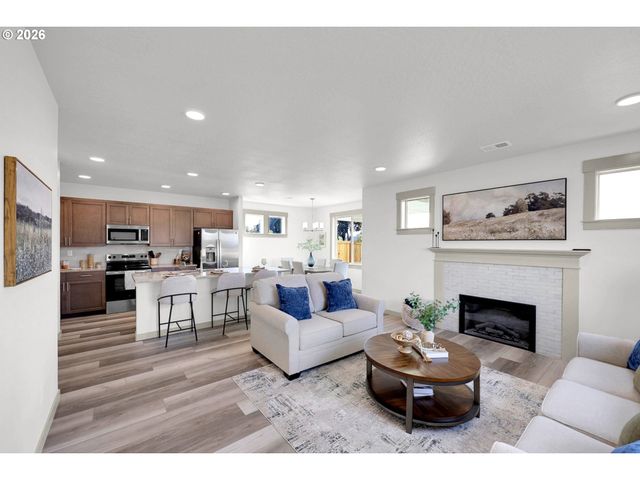 5161 Holly St, Springfield, OR 97478