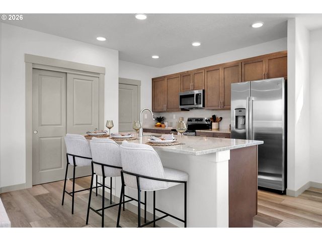 5161 Holly St, Springfield, OR 97478