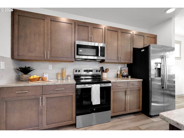 5161 Holly St, Springfield, OR 97478