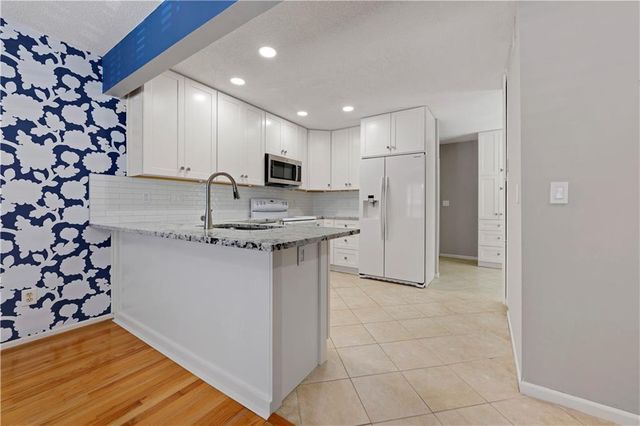 5852 Park Circle, Shawnee, KS 66216