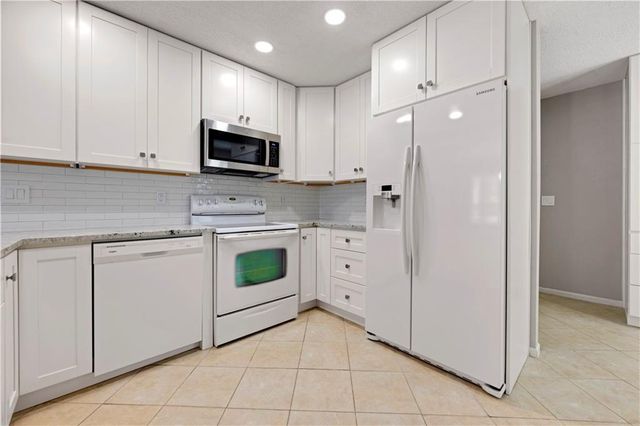 5852 Park Circle, Shawnee, KS 66216