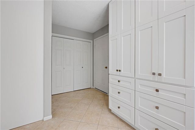 5852 Park Circle, Shawnee, KS 66216