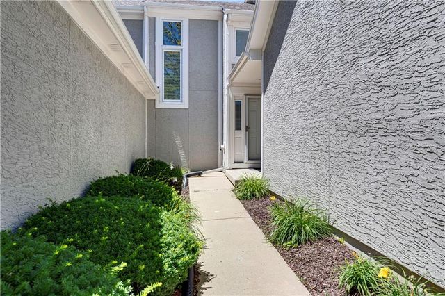 5852 Park Circle, Shawnee, KS 66216