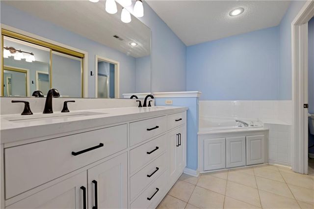 5852 Park Circle, Shawnee, KS 66216
