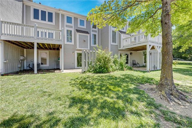 5852 Park Circle, Shawnee, KS 66216