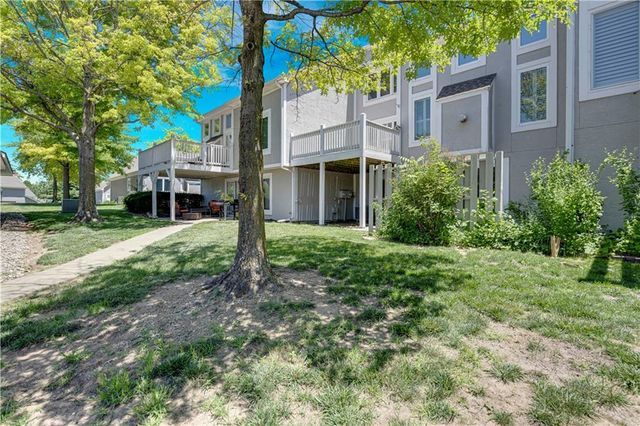 5852 Park Circle, Shawnee, KS 66216