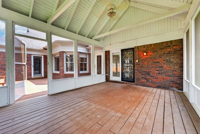 2668 MORNING WOODS DR, Memphis, TN 38016