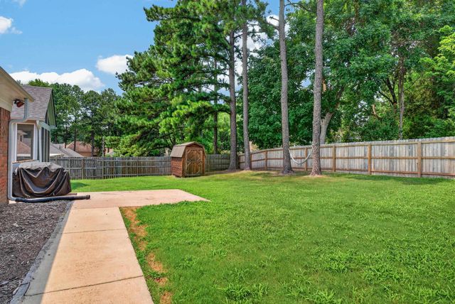2668 MORNING WOODS DR, Memphis, TN 38016