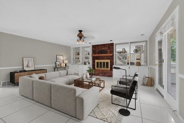 2668 MORNING WOODS DR, Memphis, TN 38016