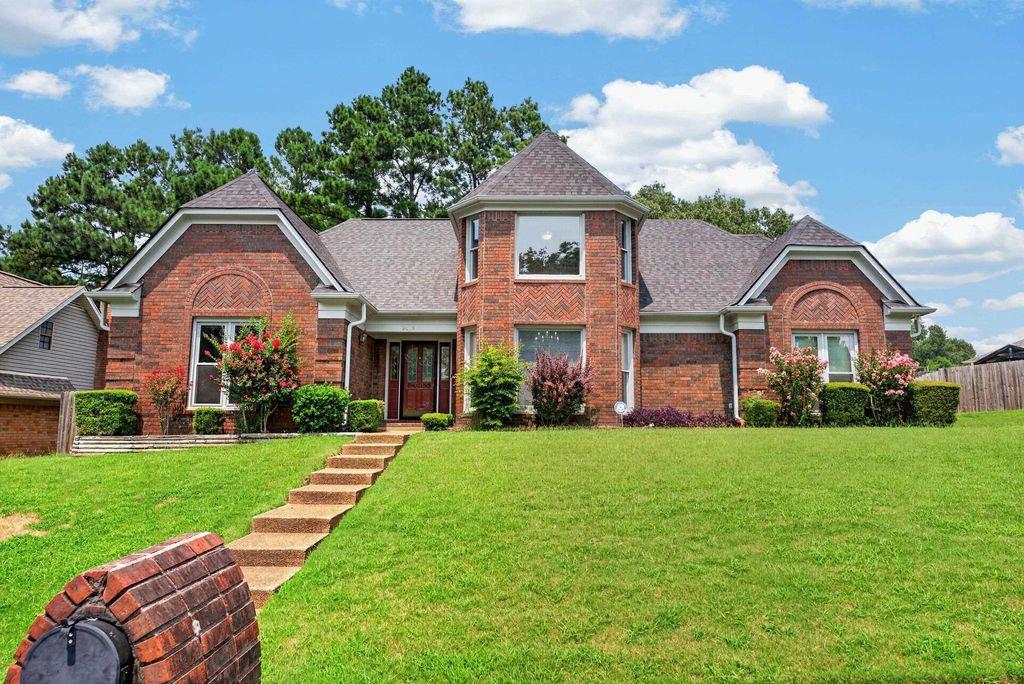 2668 MORNING WOODS DR, Memphis, TN 38016
