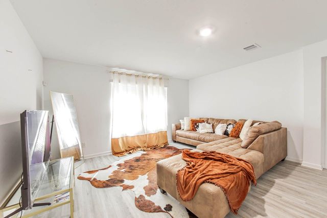 101 Lola Dr, Thibodaux, LA 70301