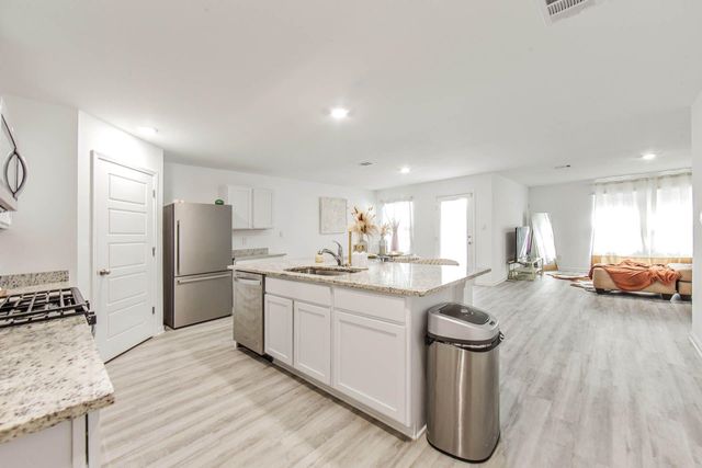 101 Lola Dr, Thibodaux, LA 70301