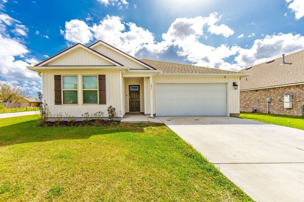 101 Lola Dr, Thibodaux, LA 70301