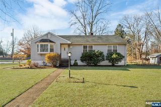 60 White Oak Road, Par-troy Hills Twp., NJ 07054