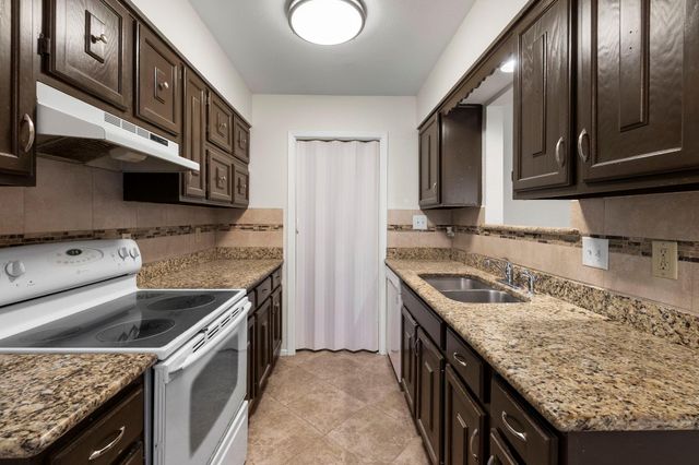 2016 Nevada ST, San Marcos, TX 78666