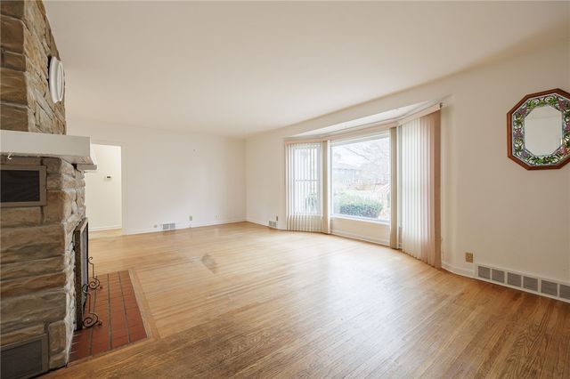 127 Barry Road, Irondequoit, NY 14617