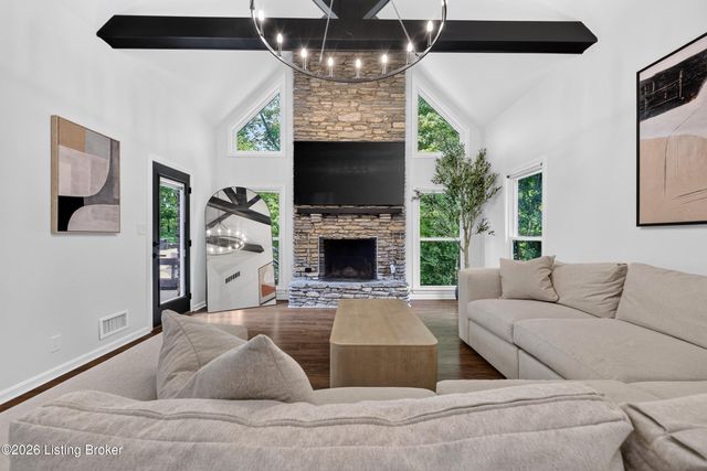 12918 Wooded Forest Rd, Louisville, KY 40243