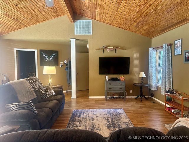 1372 Warren Road, Eufaula, OK 74432