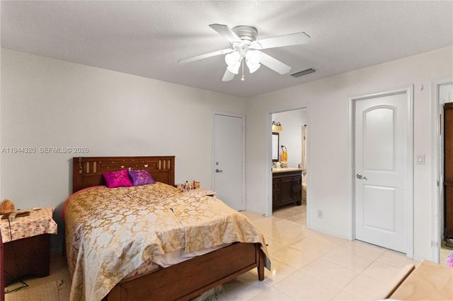 412 SW Natura Ave, Deerfield Beach, FL 33441