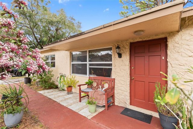 412 SW Natura Ave, Deerfield Beach, FL 33441