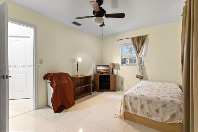 412 SW Natura Ave, Deerfield Beach, FL 33441