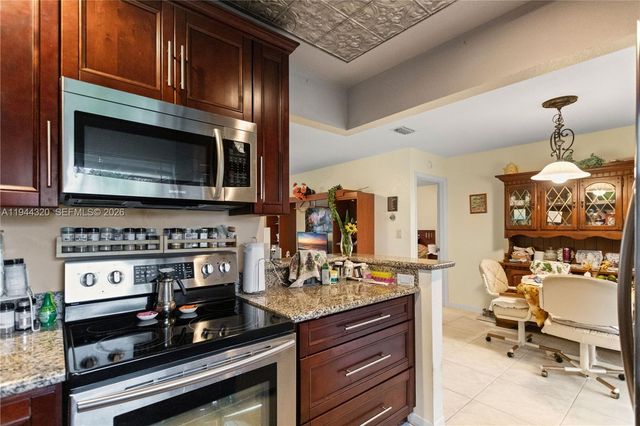 412 SW Natura Ave, Deerfield Beach, FL 33441