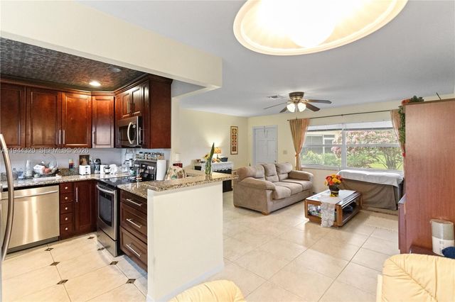 412 SW Natura Ave, Deerfield Beach, FL 33441