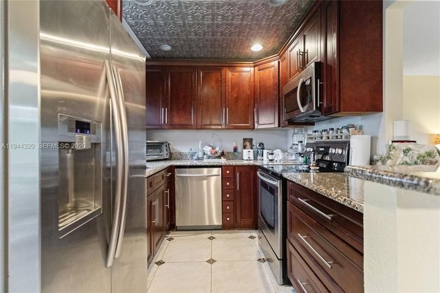 412 SW Natura Ave, Deerfield Beach, FL 33441