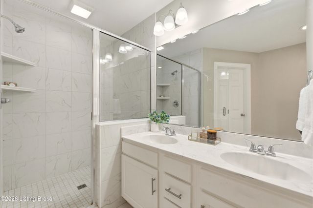 7809 New La Grange Rd, Louisville, KY 40222