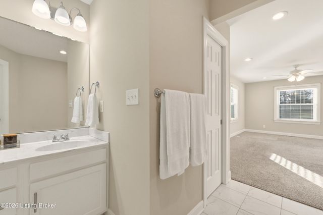 7809 New La Grange Rd, Louisville, KY 40222