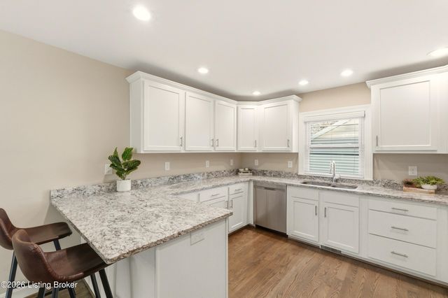 7809 New La Grange Rd, Louisville, KY 40222