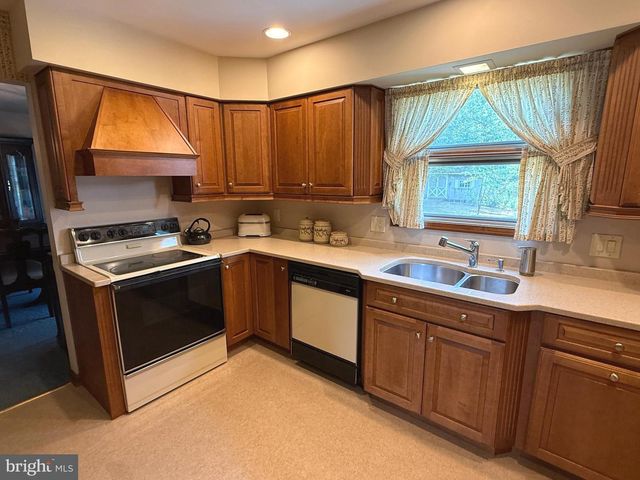 202 PATRICIA AVE, Millville, NJ 08332