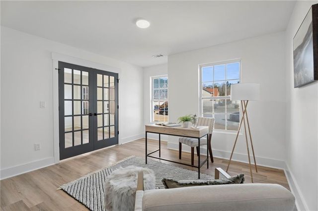 2462 Wrangler SW Drive, Atlanta, GA 30331