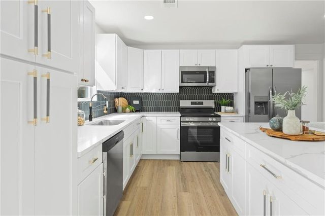 2462 Wrangler SW Drive, Atlanta, GA 30331