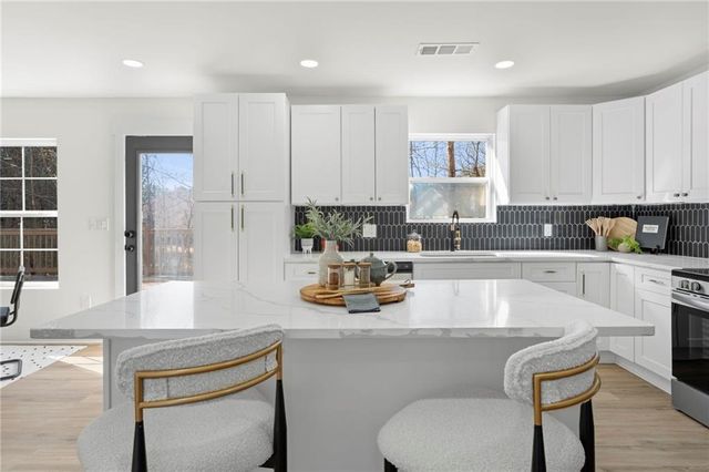 2462 Wrangler SW Drive, Atlanta, GA 30331