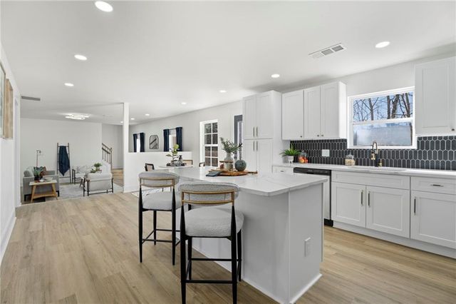 2462 Wrangler SW Drive, Atlanta, GA 30331