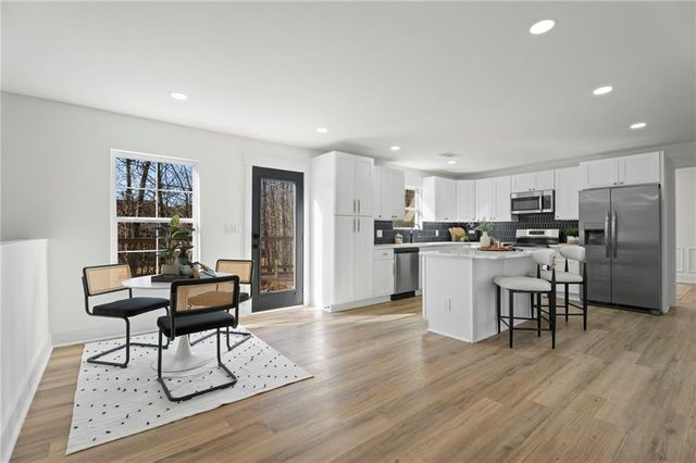 2462 Wrangler SW Drive, Atlanta, GA 30331