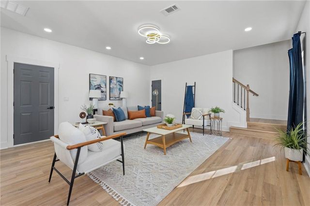 2462 Wrangler SW Drive, Atlanta, GA 30331