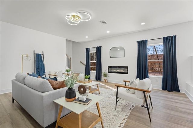 2462 Wrangler SW Drive, Atlanta, GA 30331